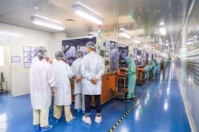 業績向好，股價卻下跌，新消費“第一股”們怎么了？